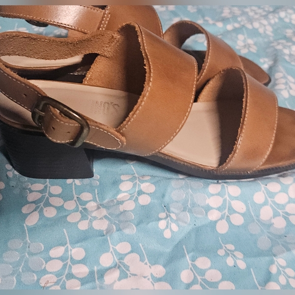 Tan Leather Strappy Sandals set of 2 bundle *Size 7 womens* - Picture 3 of 10